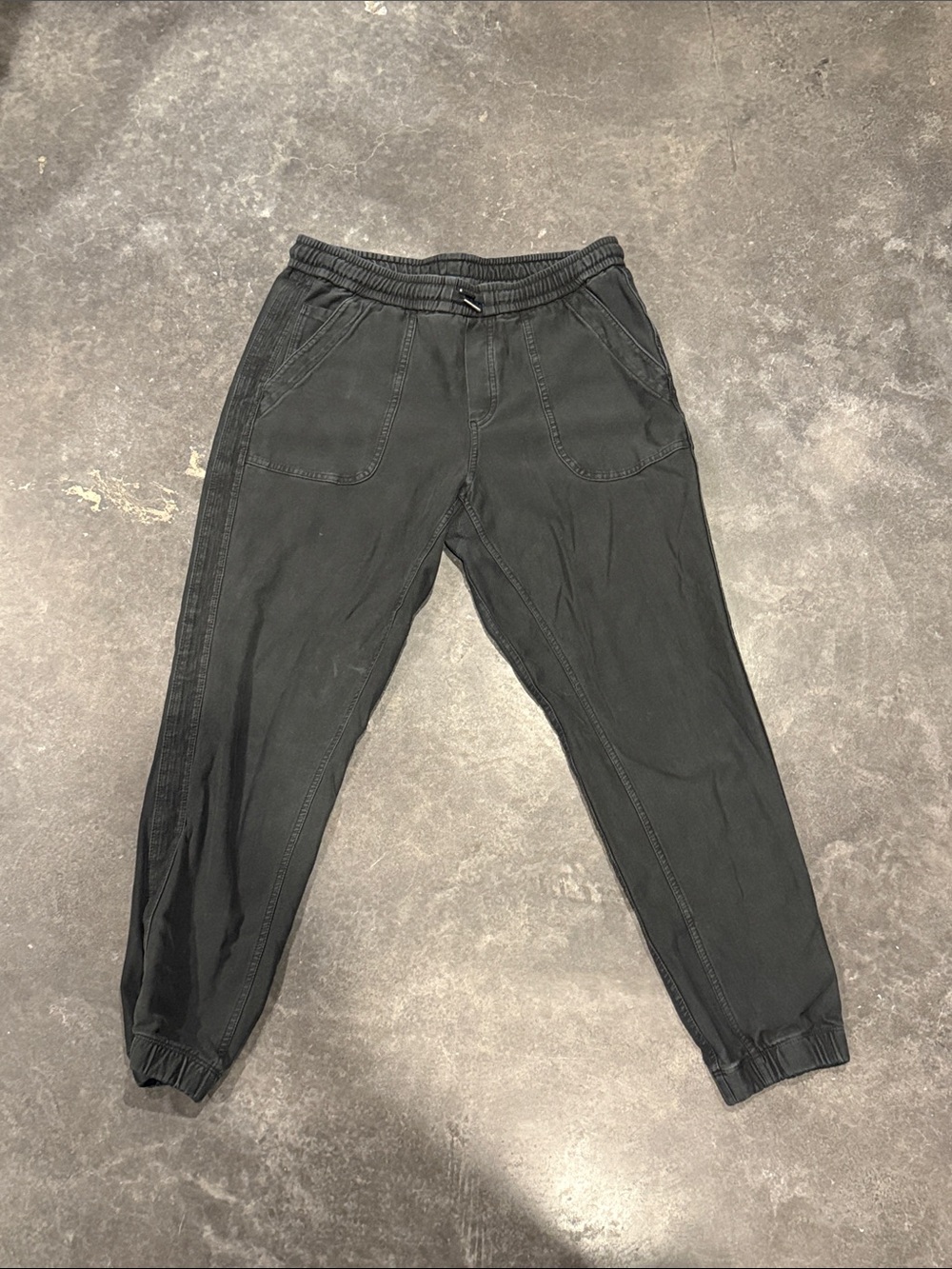 Athleta black farallon joggers